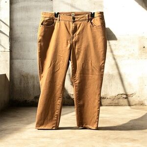 Chic Women's Skinny Jeans in Tan